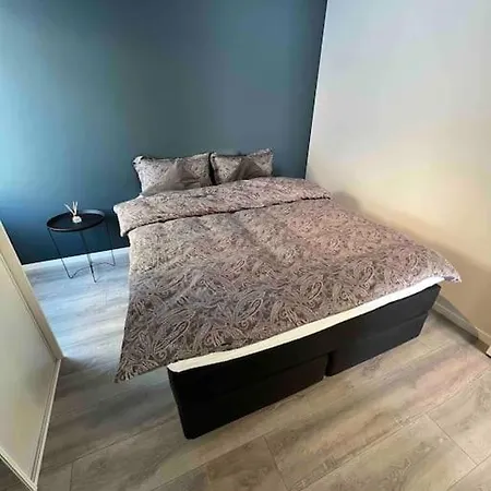 Romslig Pa Strandodden Apartment