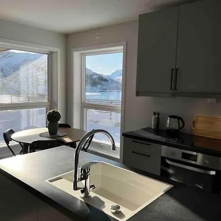 Leilighet Romslig Pa Strandodden Svolvær