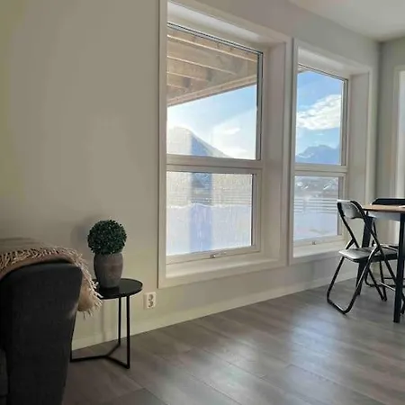 Romslig Pa Strandodden * Svolvær