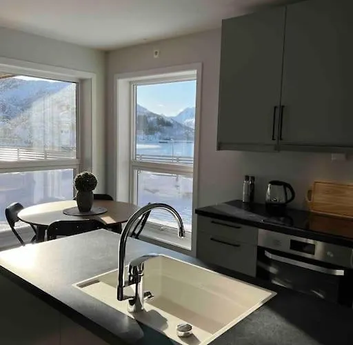 Leilighet Romslig Pa Strandodden Svolvær